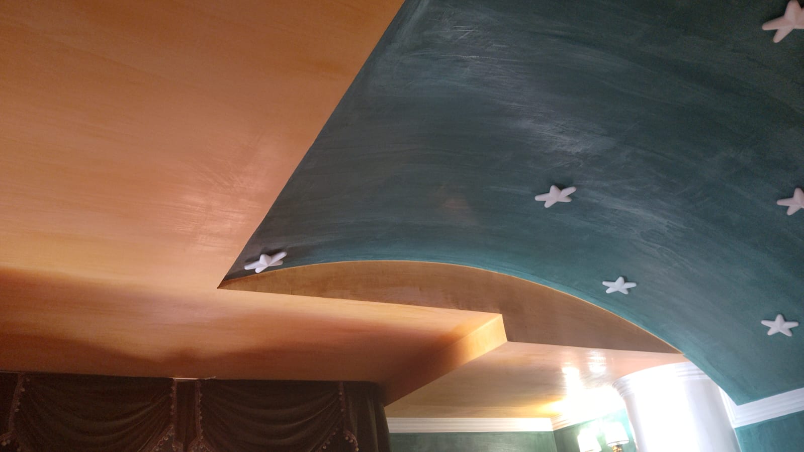Stucco veneziano su soffitto stellato