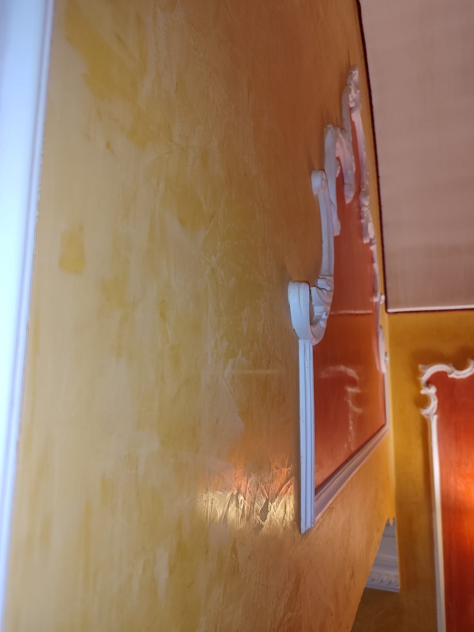 Dettaglio stucco veneziano arancio